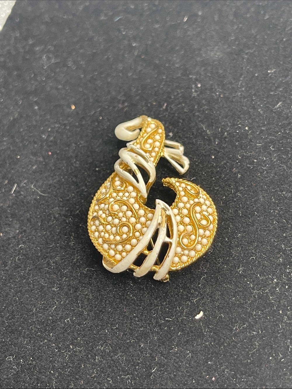 RARE Hattie Carnegie Abstract Goldtone + White Enameled Accent Brooch